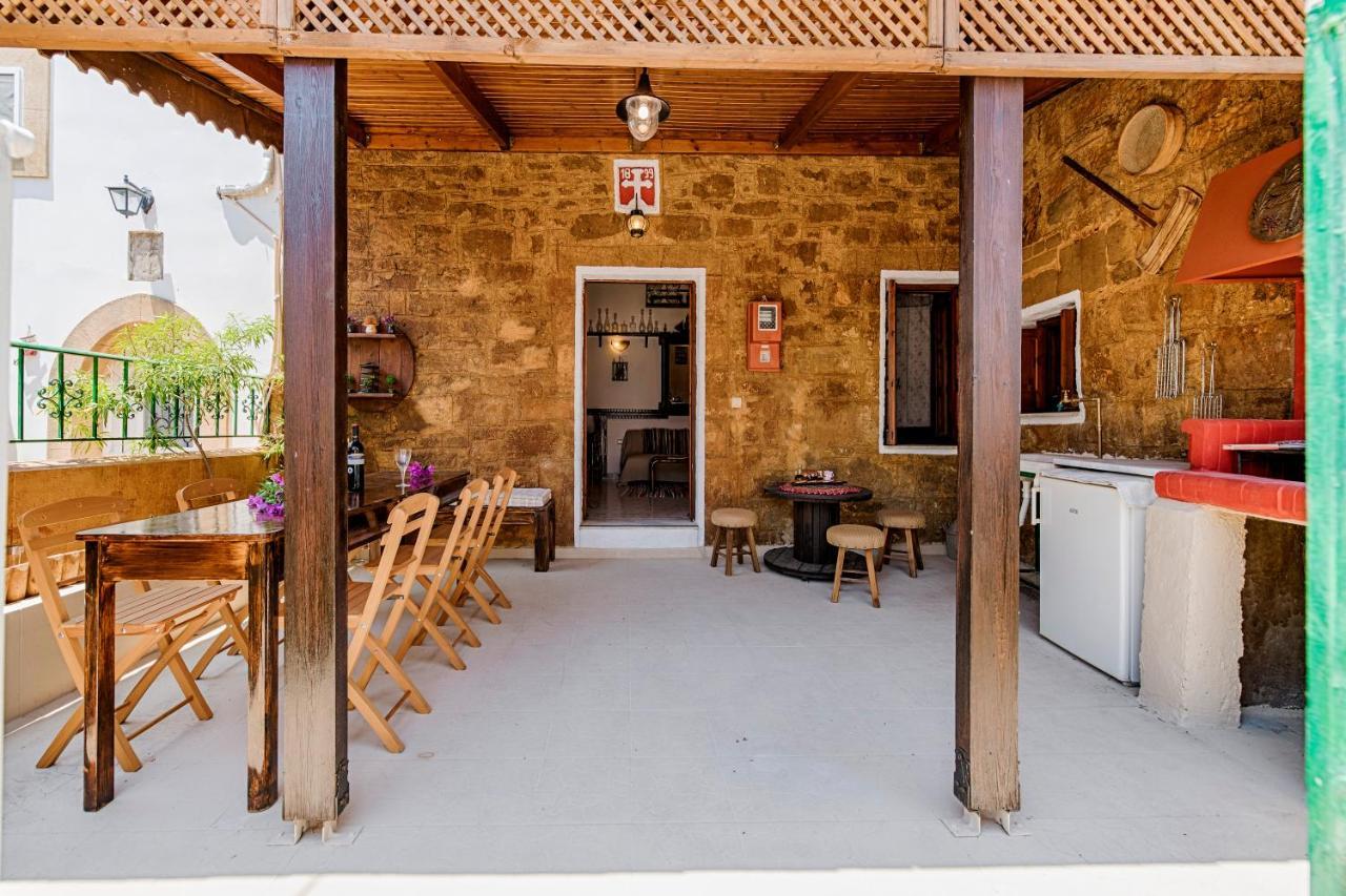 Hara'S Traditional Detached House In Malona Malona Village Exterior photo